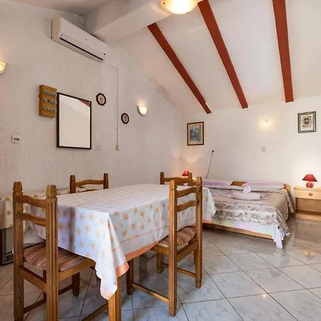 ゲストハウス House Domenico ロヴィニ