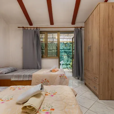 House Domenico בית הארחה